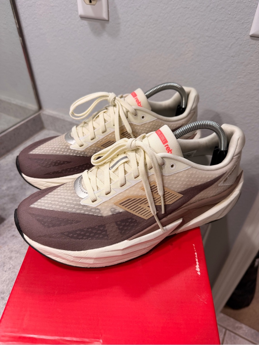 Women’s New Balance FuelCell Rebel v5 running shoes. Women’s 10. Like New